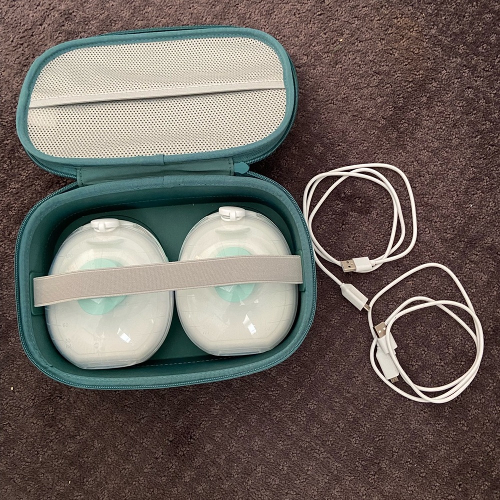 Willow Go® Wearable Breast Pump with Carrying Case